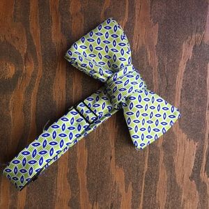 Adjustable bow tie